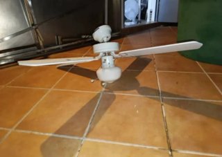 Ventilador de techo blanco
