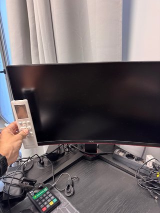 Monitor AOC Curvo 24” Regulable Altura