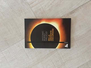 En la ardiente oscuridad
