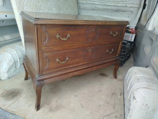 Cómoda antigua de madera