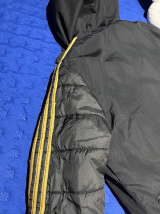 Chaqueta Real Madrid Adidas Negra y Dorada