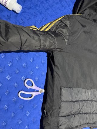 Chaqueta Real Madrid Adidas Negra y Dorada