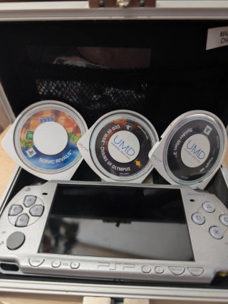 PSP 2004 Plata con Accesorios