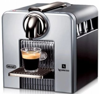 Cafetera Nespresso DeLonghi plateada