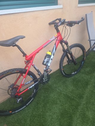 Bicicleta Montaña GT Roja
