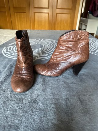 Botines marrones de piel arrugada talla 38