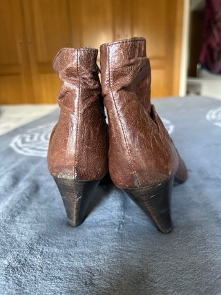Botines marrones de piel arrugada talla 38