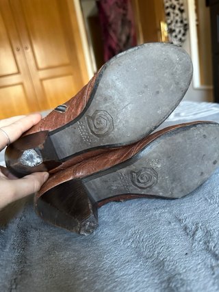 Botines marrones de piel arrugada talla 38