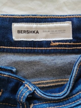 Bermudas vaqueras y pantalón corto verde