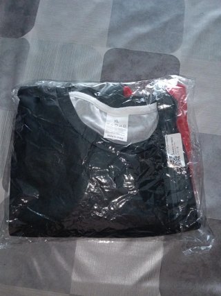 Camiseta deportiva hombre negra y roja
