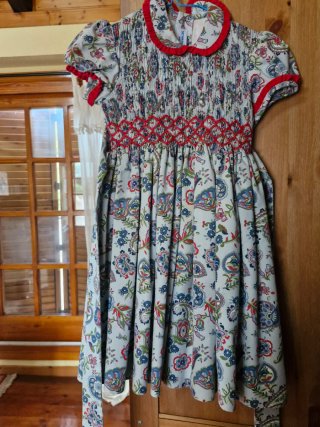 Vestido niña estampado floral Talla 6 y  otro de 5