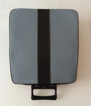 Máquina de escribir Olivetti Lettera 32 con funda