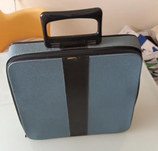 Máquina de escribir Olivetti Lettera 32 con funda