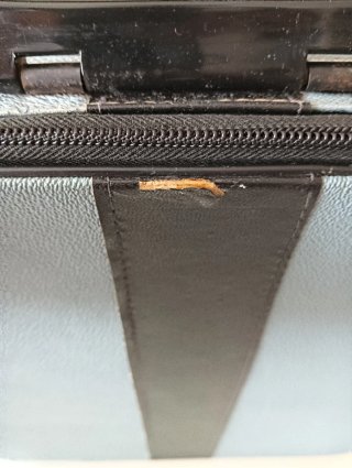 Máquina de escribir Olivetti Lettera 32 con funda