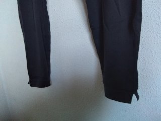 Pantalón "Erre Uve Dos" negro, versátil, cómodo.