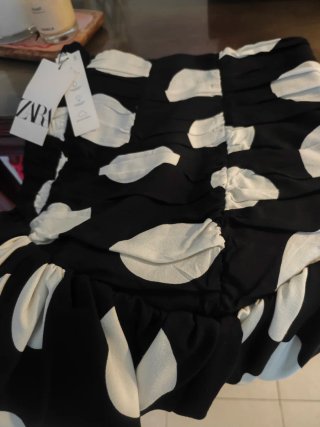 Falda Zara lunares blanco y negro