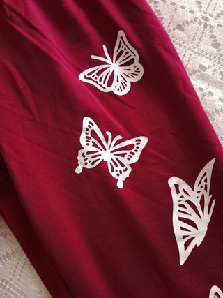 Pantalón de chándal rojo con mariposas T L