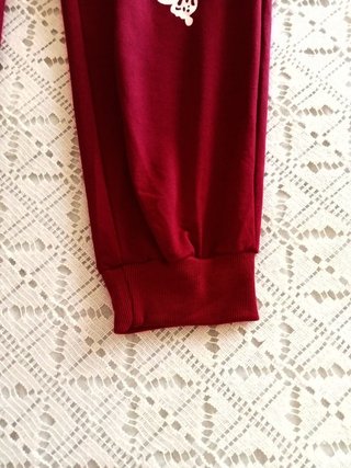 Pantalón de chándal rojo con mariposas T L