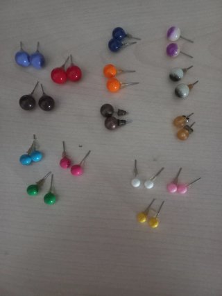 Pendientes bolitas colores surtidos