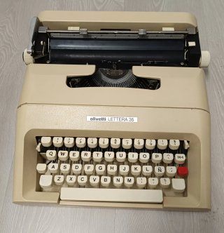 Máquina de escribir Olivetti Lettera 35