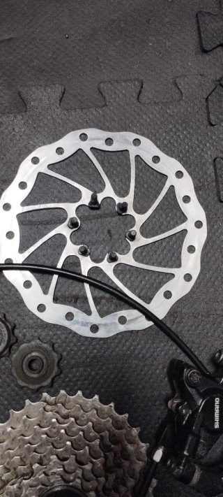 Lote piezas de bicicleta diferentes componentes.
