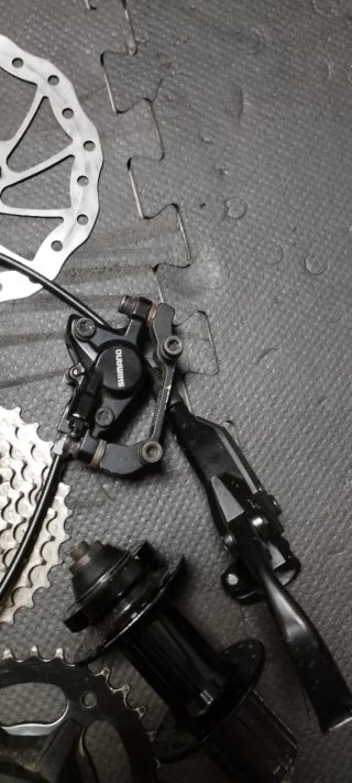 Lote piezas de bicicleta diferentes componentes.