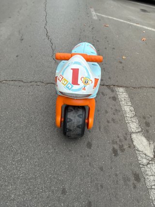 Moto correpasillos infantil azul y naranja