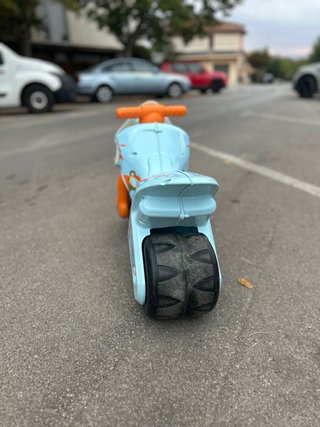 Moto de juguete para niños azul y naranja