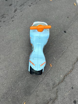 Moto de juguete para niños azul y naranja