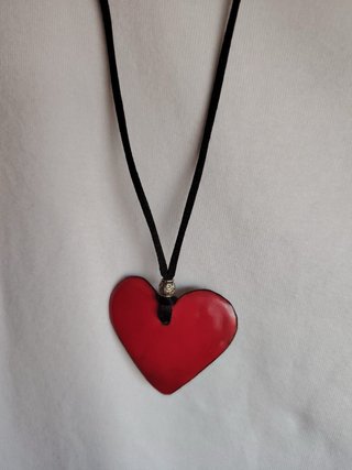 Collar artesanal corazón rojo