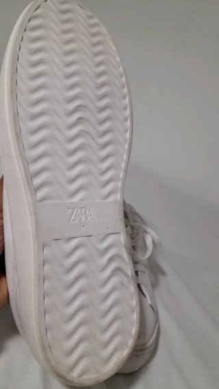 Zapatillas blancas hombre pequeños defectos