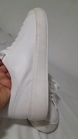 Zapatillas blancas hombre pequeños defectos