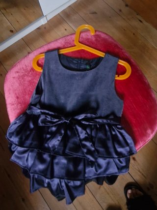 Vestido Azul Marino Talla S  6/7 y otra M 7/8 anos