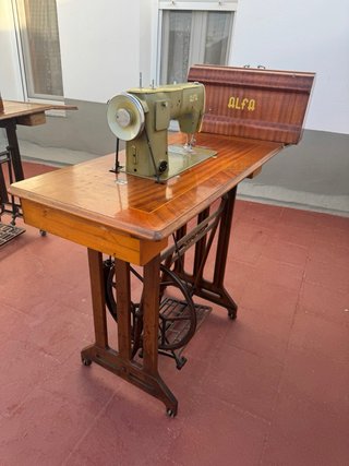 Máquina de coser manual Alfa
