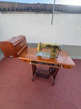Máquina de coser manual Alfa