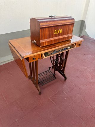 Máquina de coser manual Alfa
