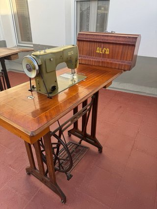 Máquina de coser manual Alfa