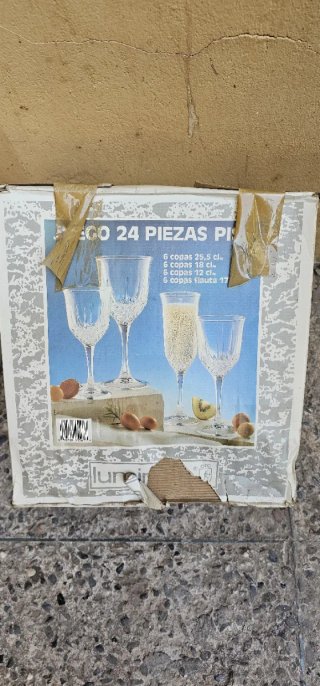 Juego de tazas y platos de cristal