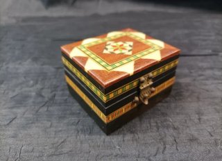 Caja alhajero artesanal de taracea Granadína