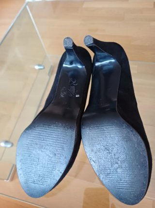 Zapatos de tacón negros de ante