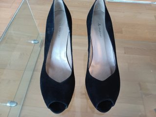 Zapatos de tacón negros de ante