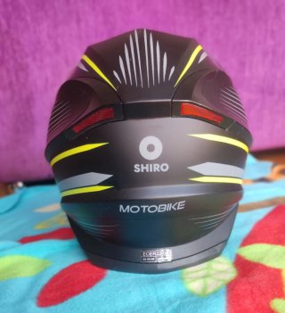 Casco de moto negro con detalles talla XS