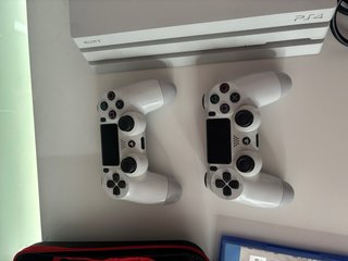 PlayStation 4 Pro Blanca + 2 Mandos + Juegos