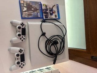 PlayStation 4 Pro Blanca + 2 Mandos + Juegos
