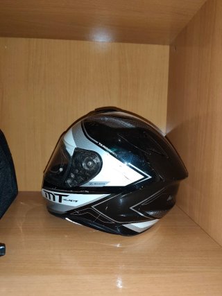 Casco Integral MT Helmets Negro y Blanco