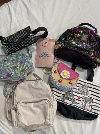 Lote de mini mochilas y bolsitos