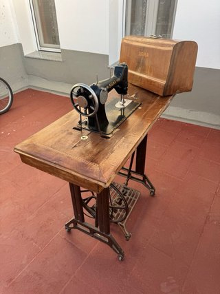Máquina de coser SIGMA antigua