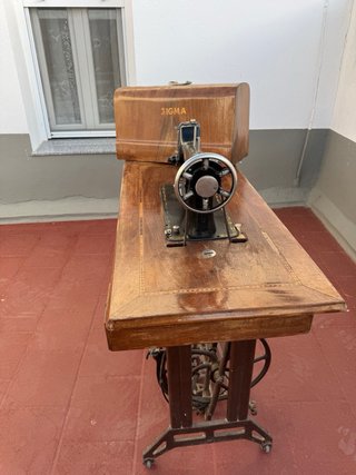 Máquina de coser SIGMA antigua
