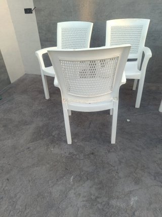 Juego 6 sillones resina blancos para exterior.