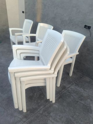 Juego 6 sillones resina blancos para exterior.
